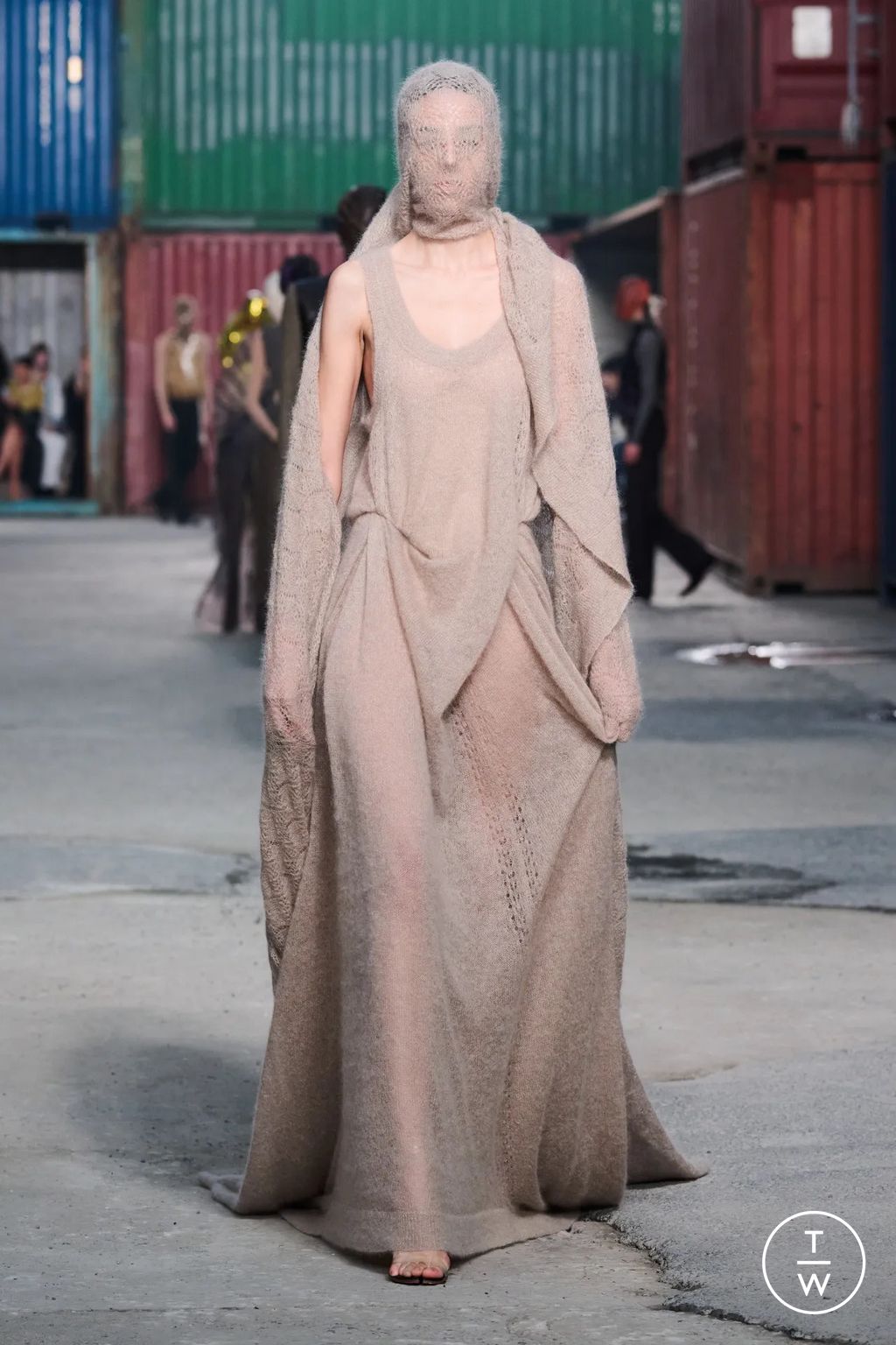 Fashion Week Paris Fall/Winter 2026 look 37 from the Maison Margiela collection womenswear