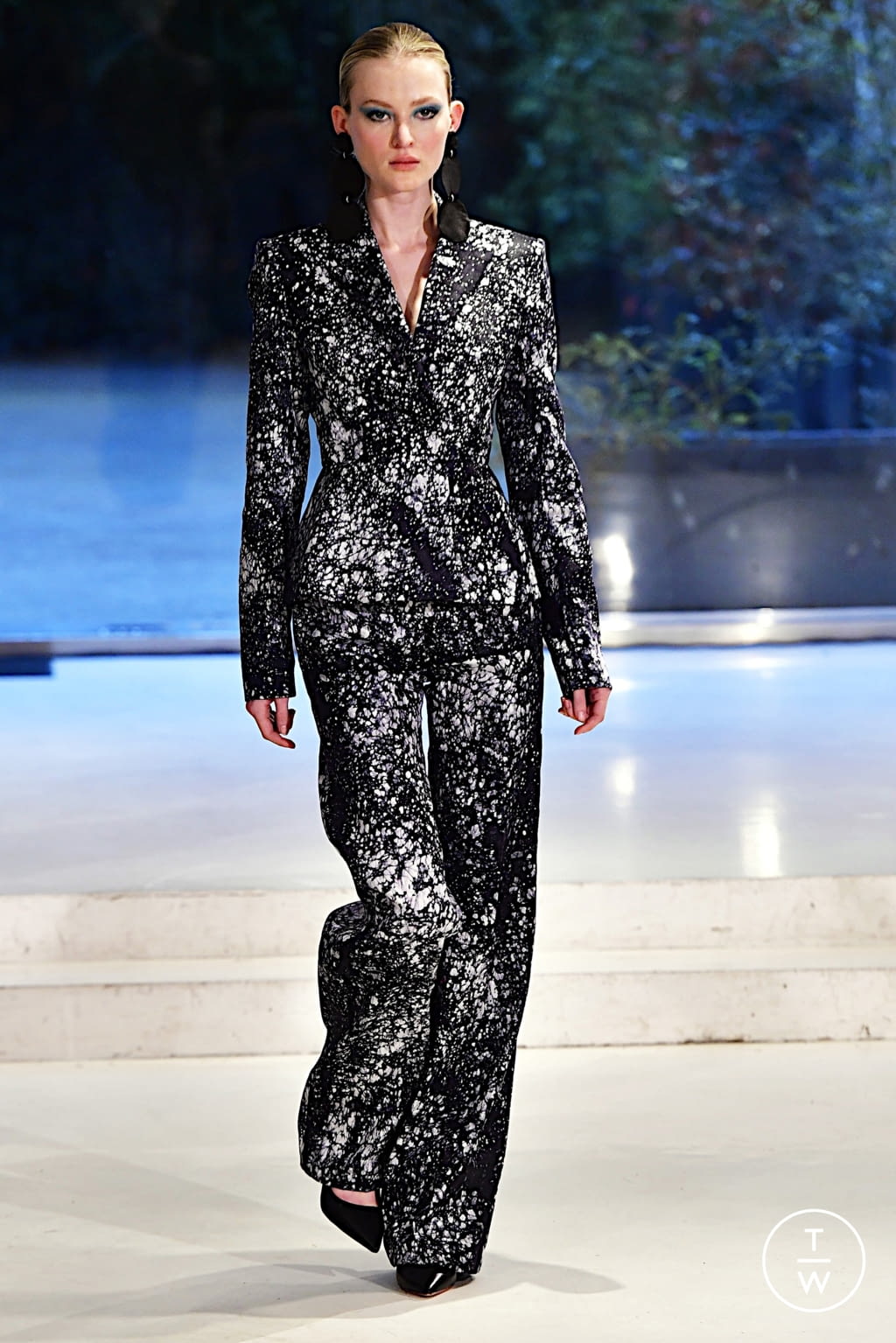 Fashion Week Paris Spring/Summer 2022 look 3 de la collection Imane Ayissi couture