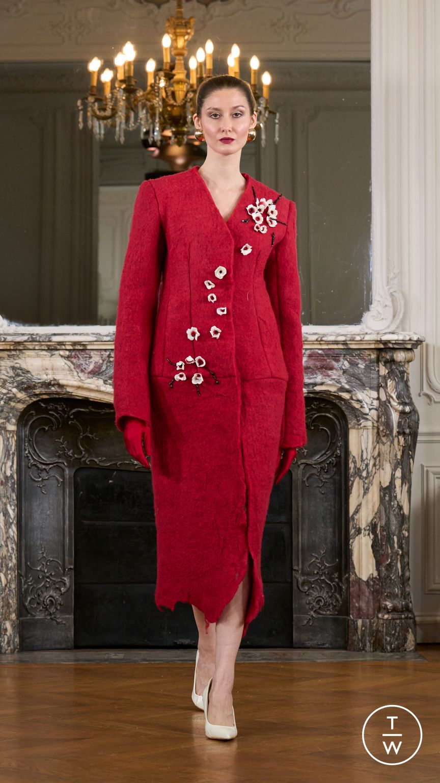 Fashion Week Paris Fall/Winter 2025 look 1 from the Imane Ayissi collection couture