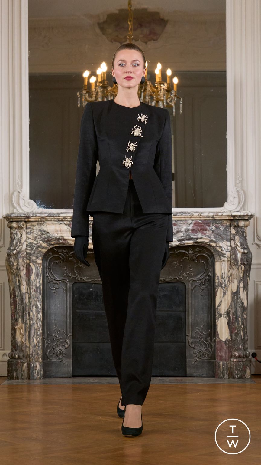 Fashion Week Paris Fall/Winter 2025 look 8 from the Imane Ayissi collection 高级定制