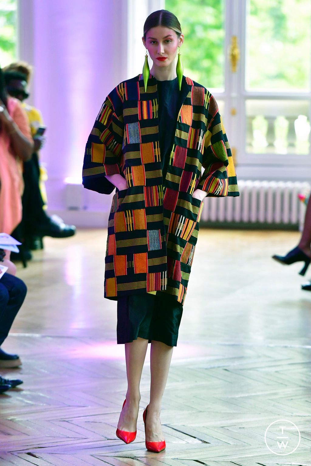 Fashion Week Paris Fall/Winter 2022 look 1 de la collection Imane Ayissi couture