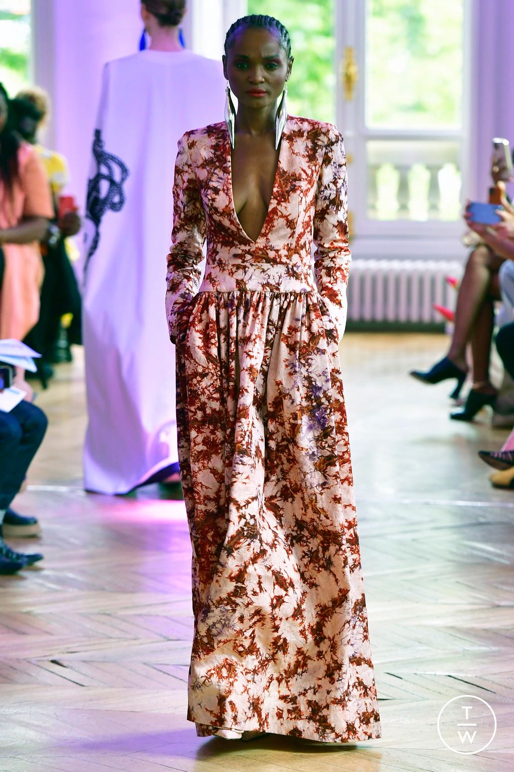 Fashion Week Paris Fall/Winter 2022 look 7 de la collection Imane Ayissi couture