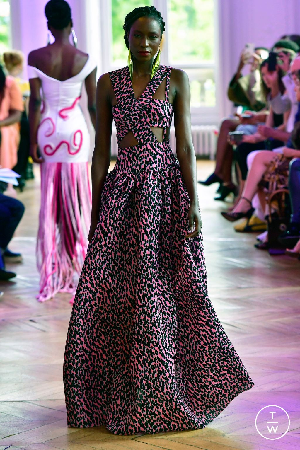 Fashion Week Paris Fall/Winter 2022 look 19 de la collection Imane Ayissi couture