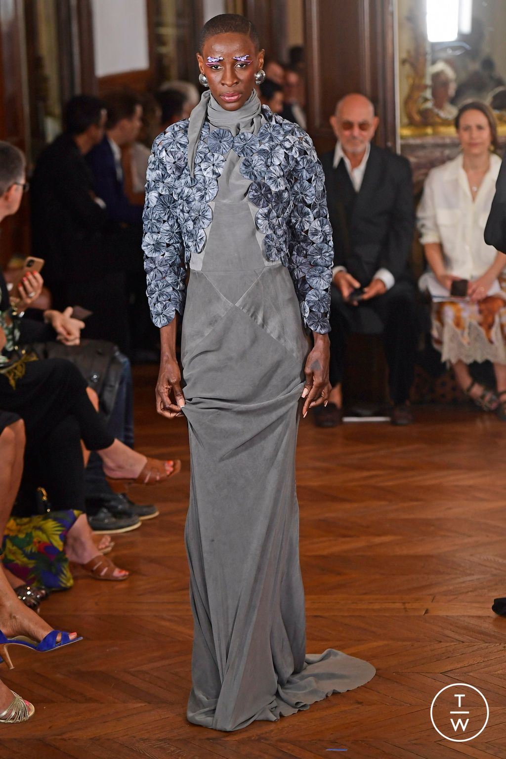 Fashion Week Paris Fall/Winter 2023 look 11 de la collection Imane Ayissi couture