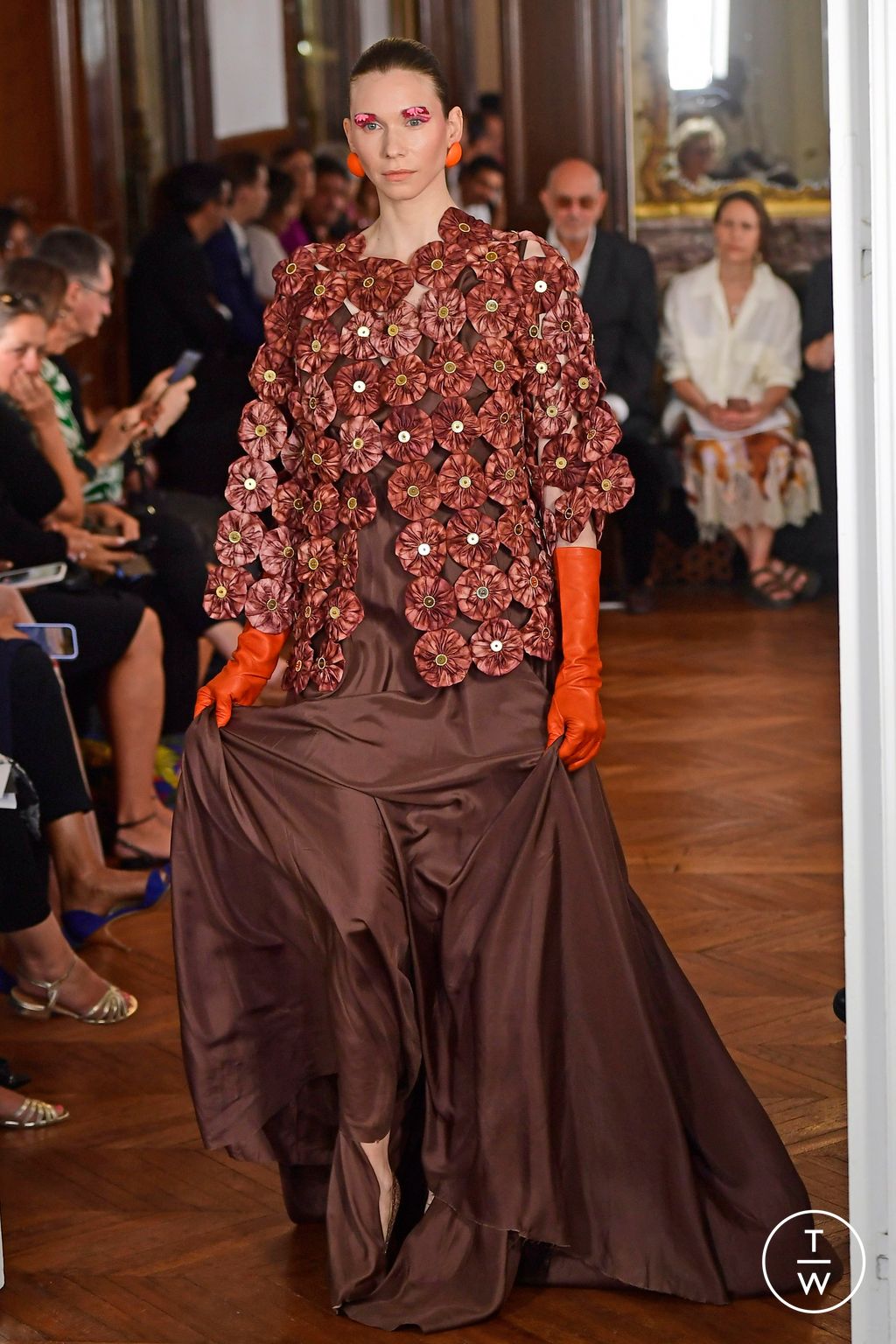 Fashion Week Paris Fall/Winter 2023 look 23 de la collection Imane Ayissi couture