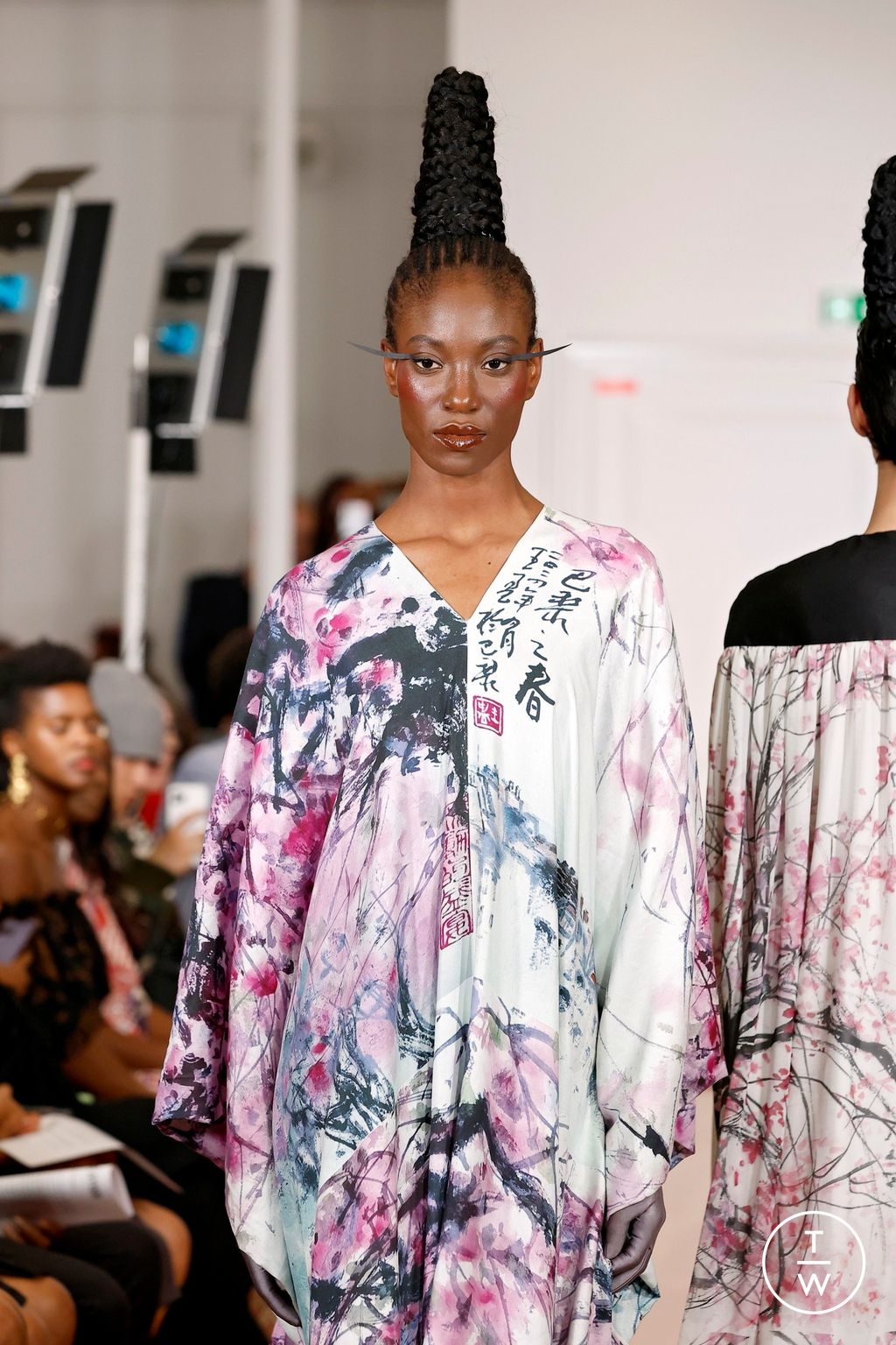 Fashion Week Paris Fall/Winter 2024 look 4 de la collection Imane Ayissi couture