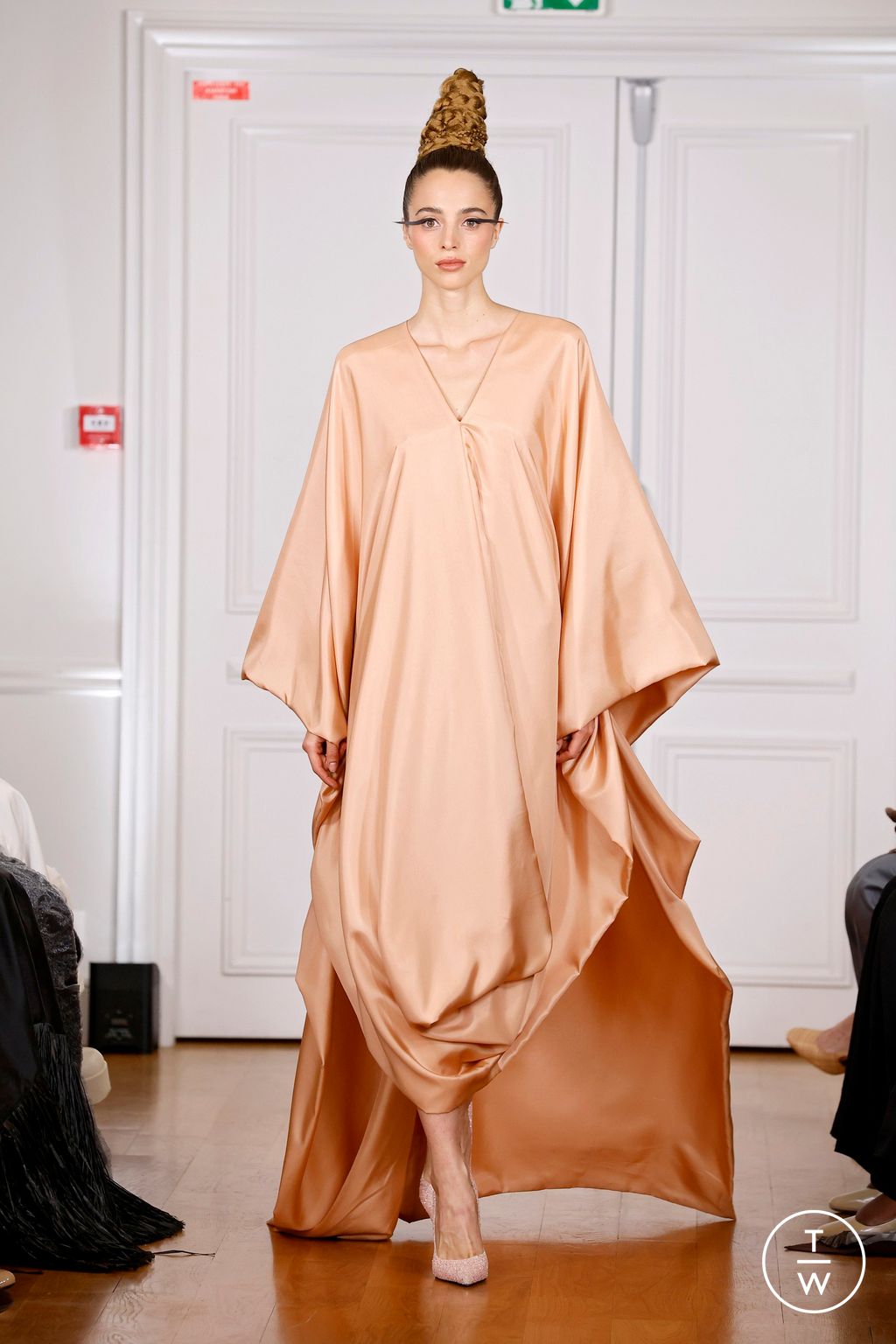 Fashion Week Paris Fall/Winter 2024 look 7 from the Imane Ayissi collection couture