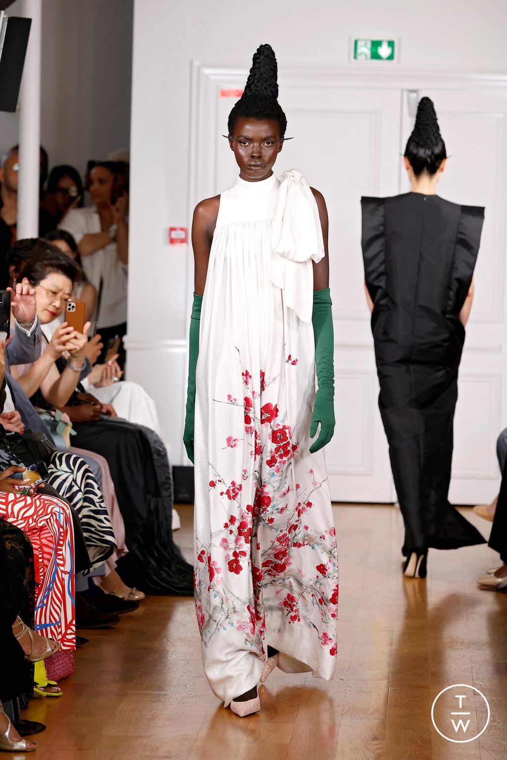 Fashion Week Paris Fall/Winter 2024 look 11 de la collection Imane Ayissi couture