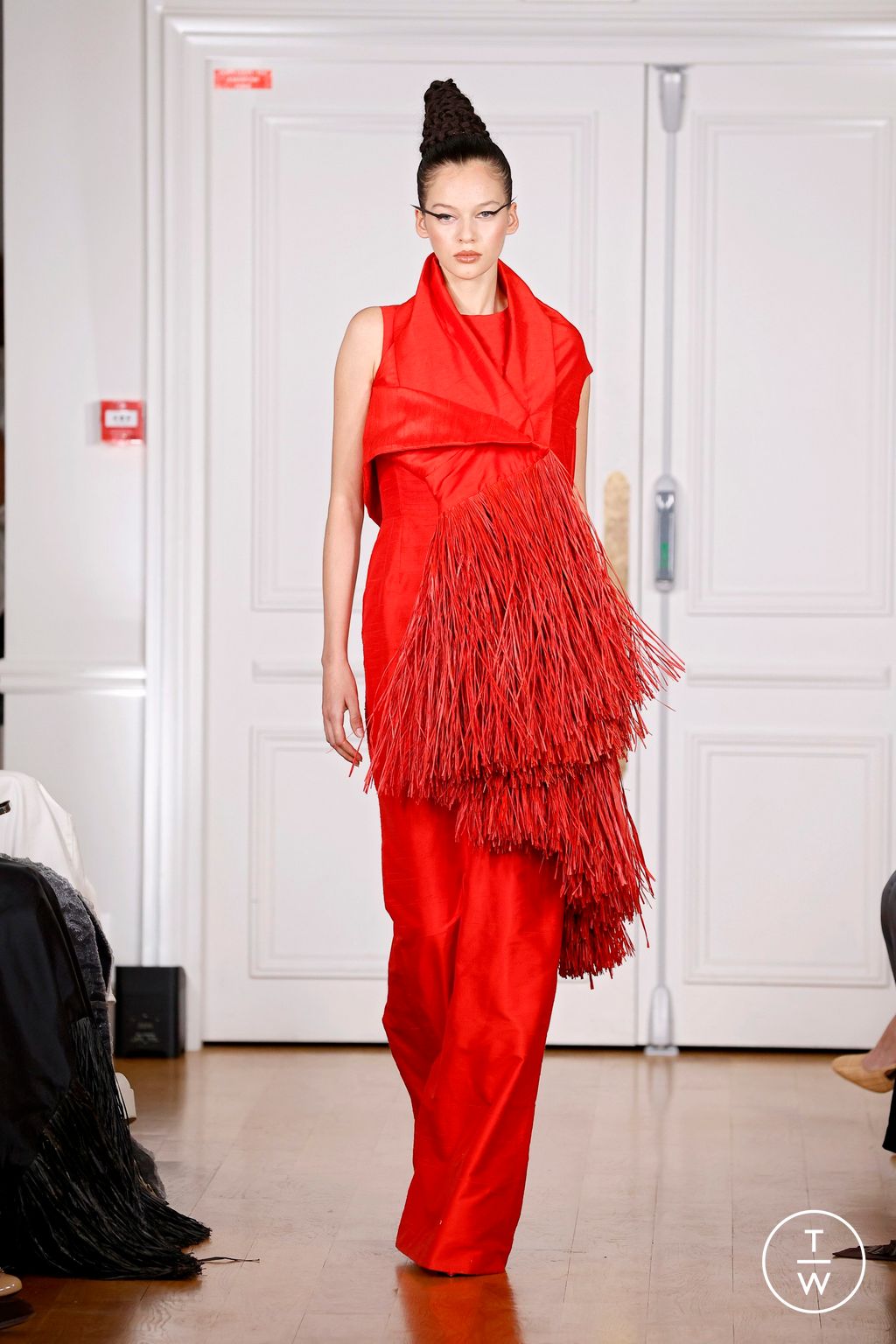 Fashion Week Paris Fall/Winter 2024 look 15 de la collection Imane Ayissi couture
