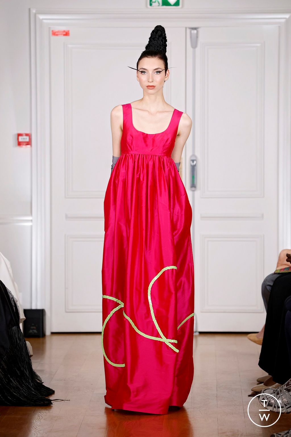 Fashion Week Paris Fall/Winter 2024 look 18 de la collection Imane Ayissi couture