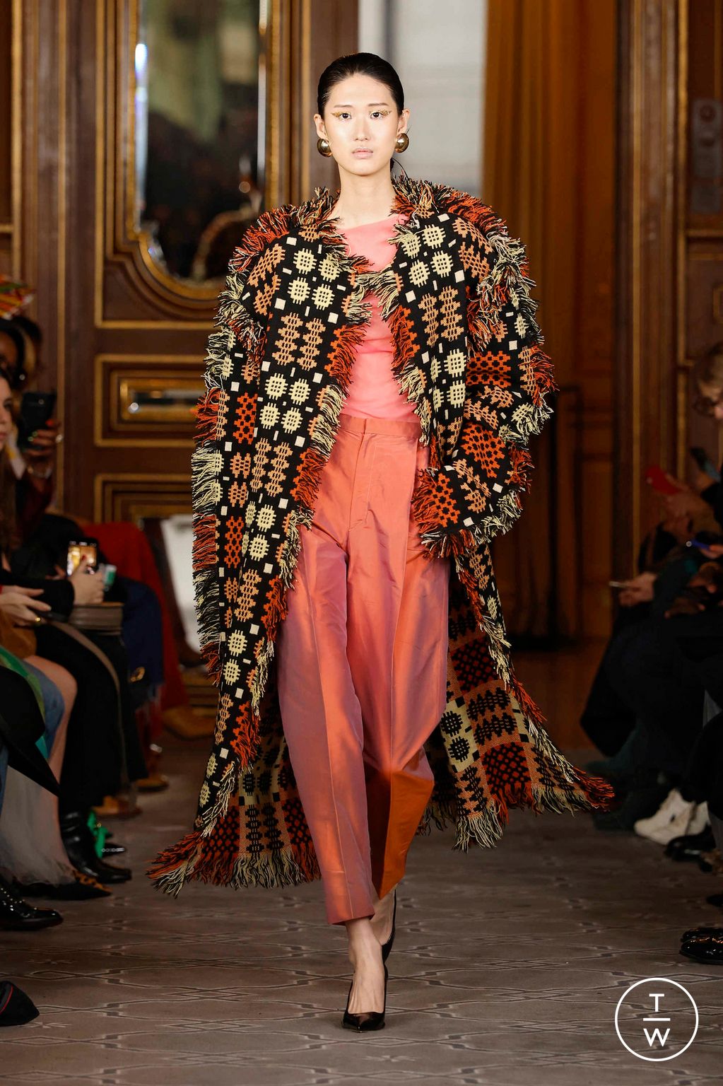 Fashion Week Paris Spring/Summer 2025 look 7 from the Imane Ayissi collection 高级定制