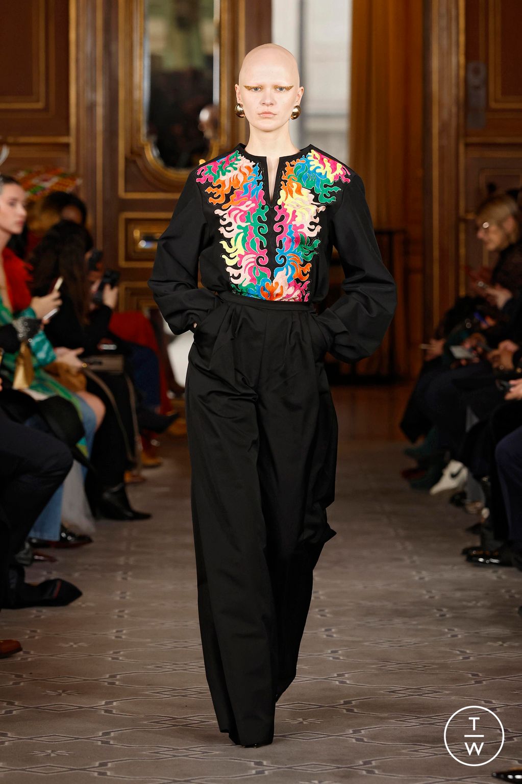 Fashion Week Paris Spring/Summer 2025 look 15 from the Imane Ayissi collection 高级定制