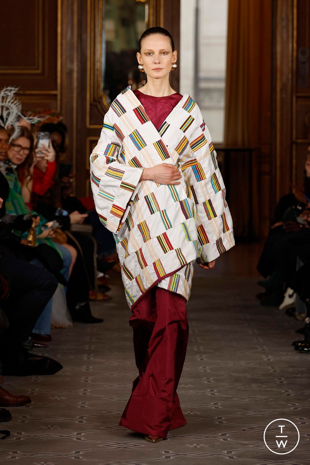 Fashion Week Paris Spring-Summer 2025 look 18 from the Imane Ayissi collection 高级定制