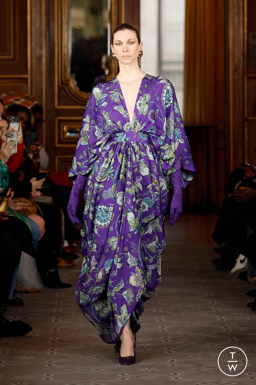 Fashion Week Paris Spring-Summer 2025 look 19 from the Imane Ayissi collection 高级定制