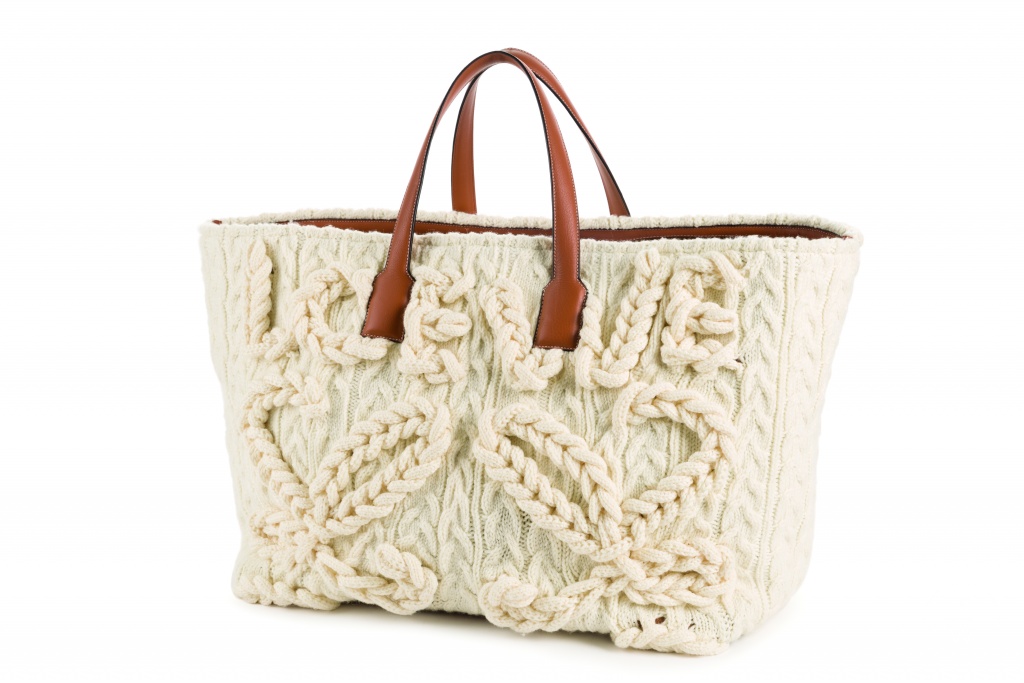 Fashion Week Paris Fall/Winter 2017 look 11 from the Loewe collection menswear accessories