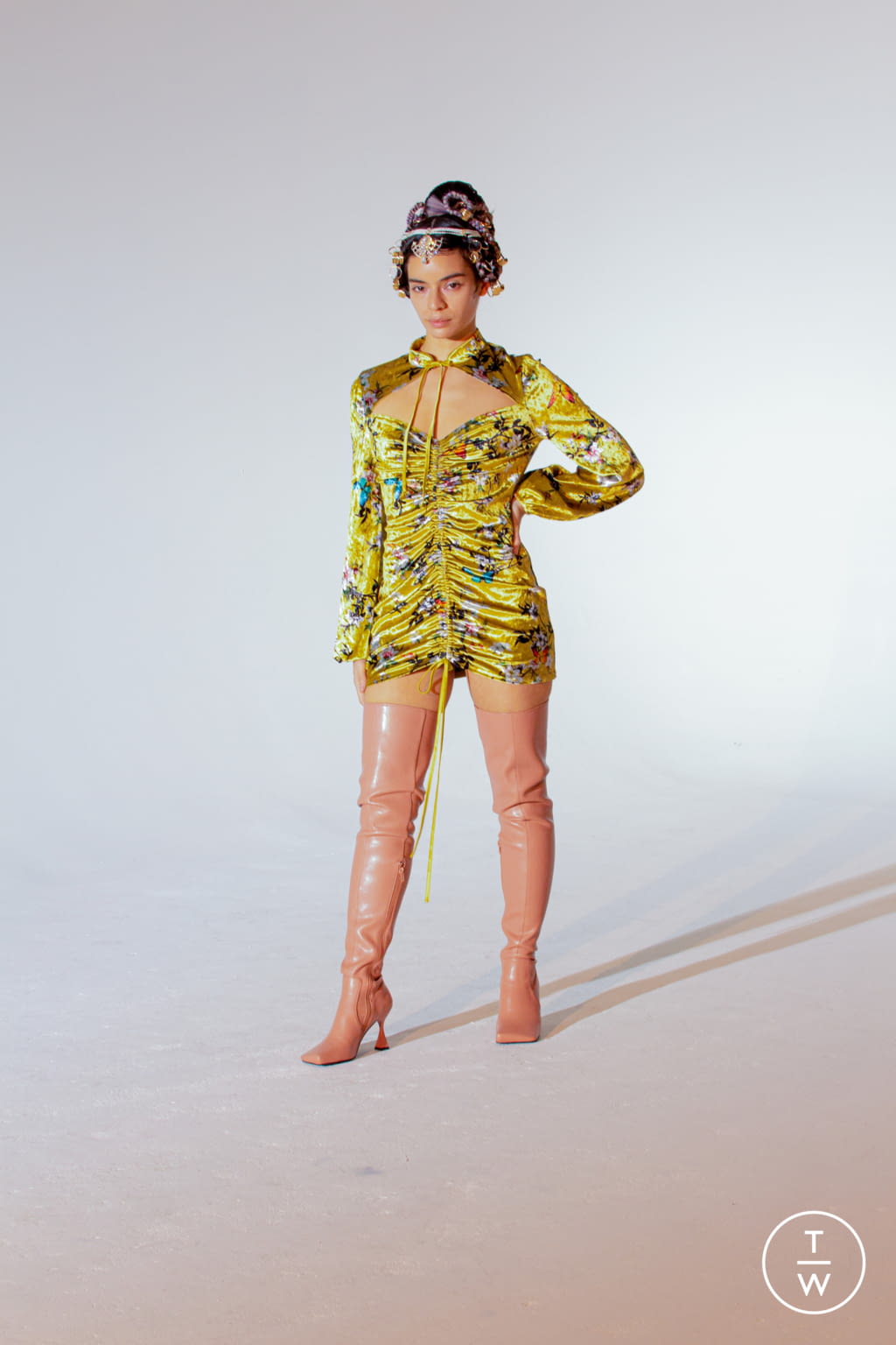 Fashion Week New York Fall/Winter 2021 look 20 de la collection Kim Shui womenswear