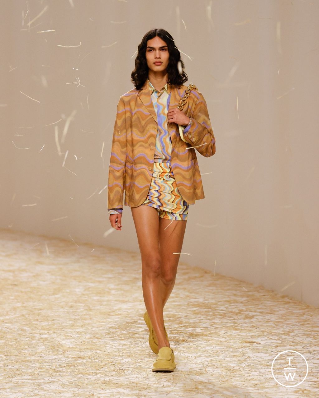 Fashion Week Paris Spring/Summer 2023 look 12 de la collection Jacquemus womenswear