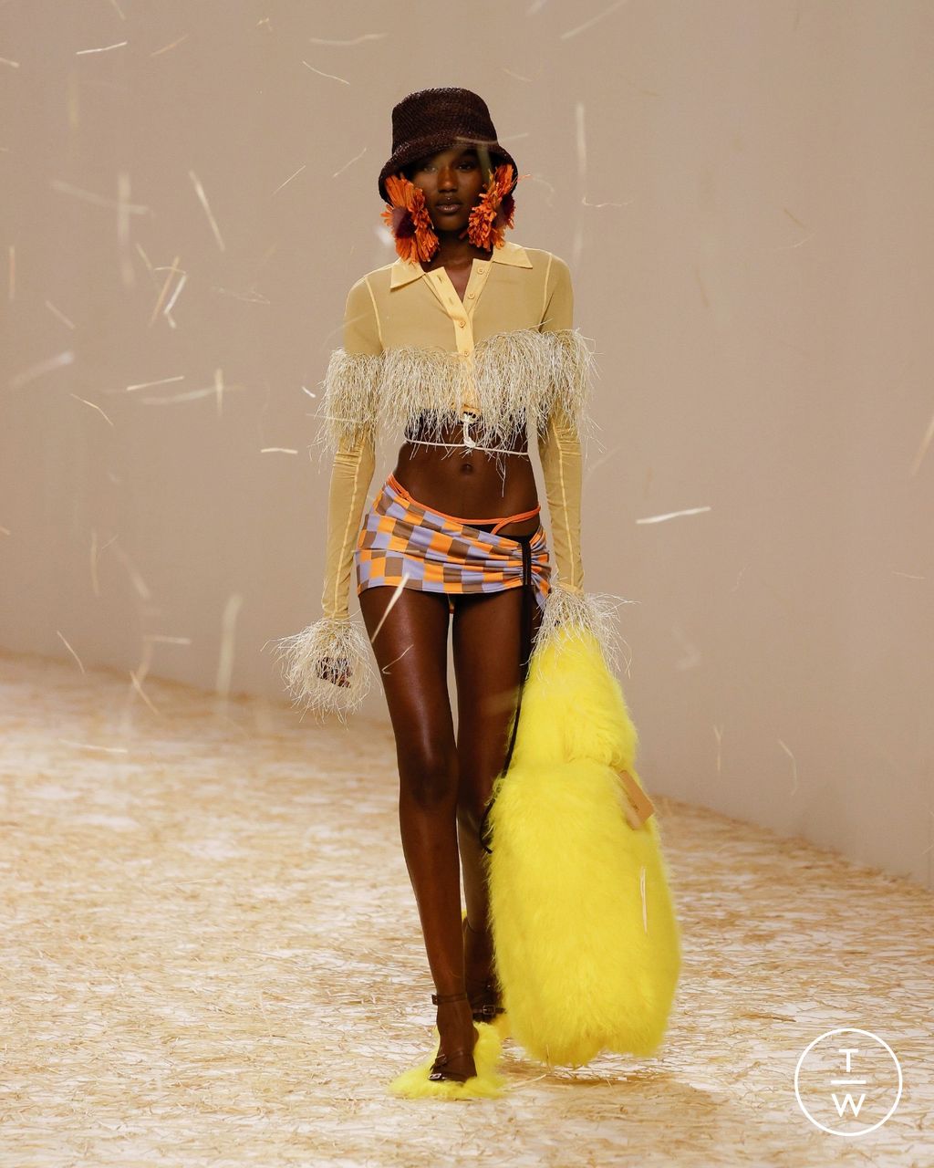 Fashion Week Paris Spring/Summer 2023 look 13 from the Jacquemus collection womenswear
