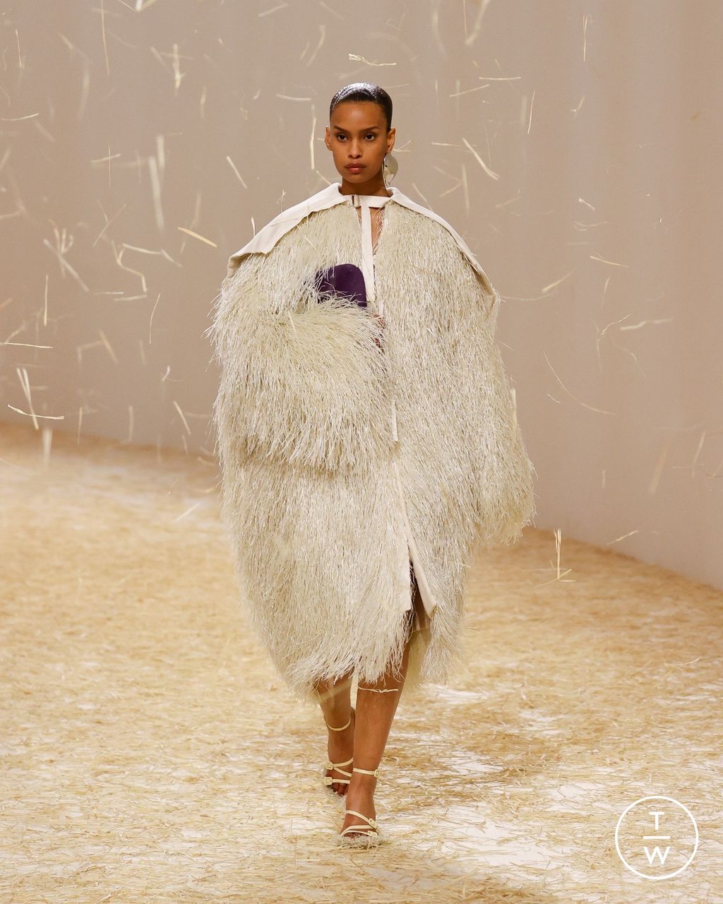 Fashion Week Paris Spring/Summer 2023 look 18 from the Jacquemus collection 女装