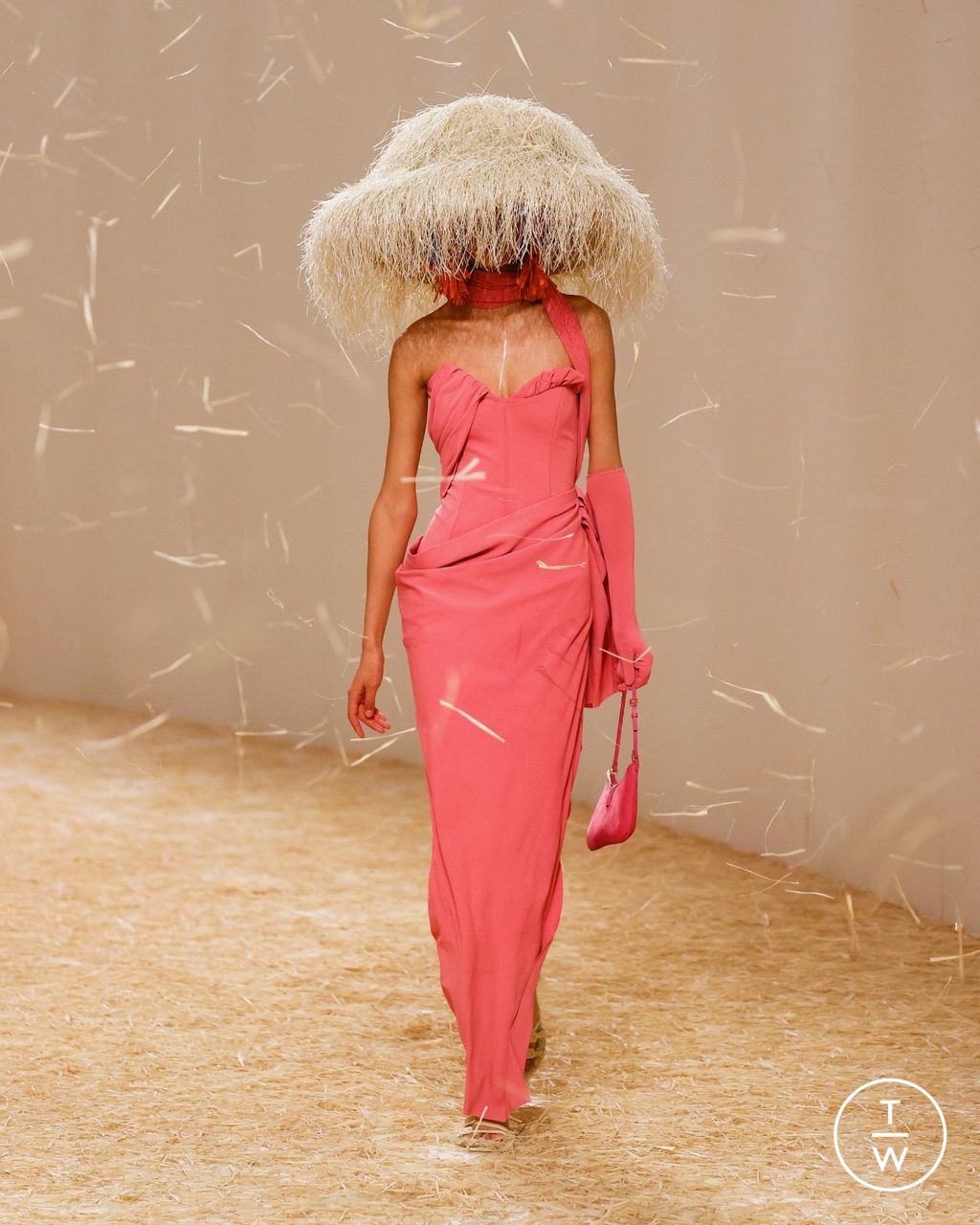 Fashion Week Paris Spring/Summer 2023 look 23 de la collection Jacquemus womenswear