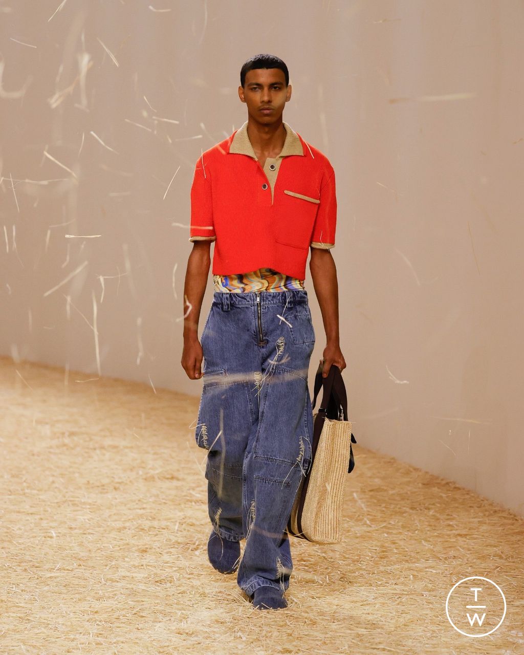 Fashion Week Paris Spring/Summer 2023 look 31 from the Jacquemus collection 女装