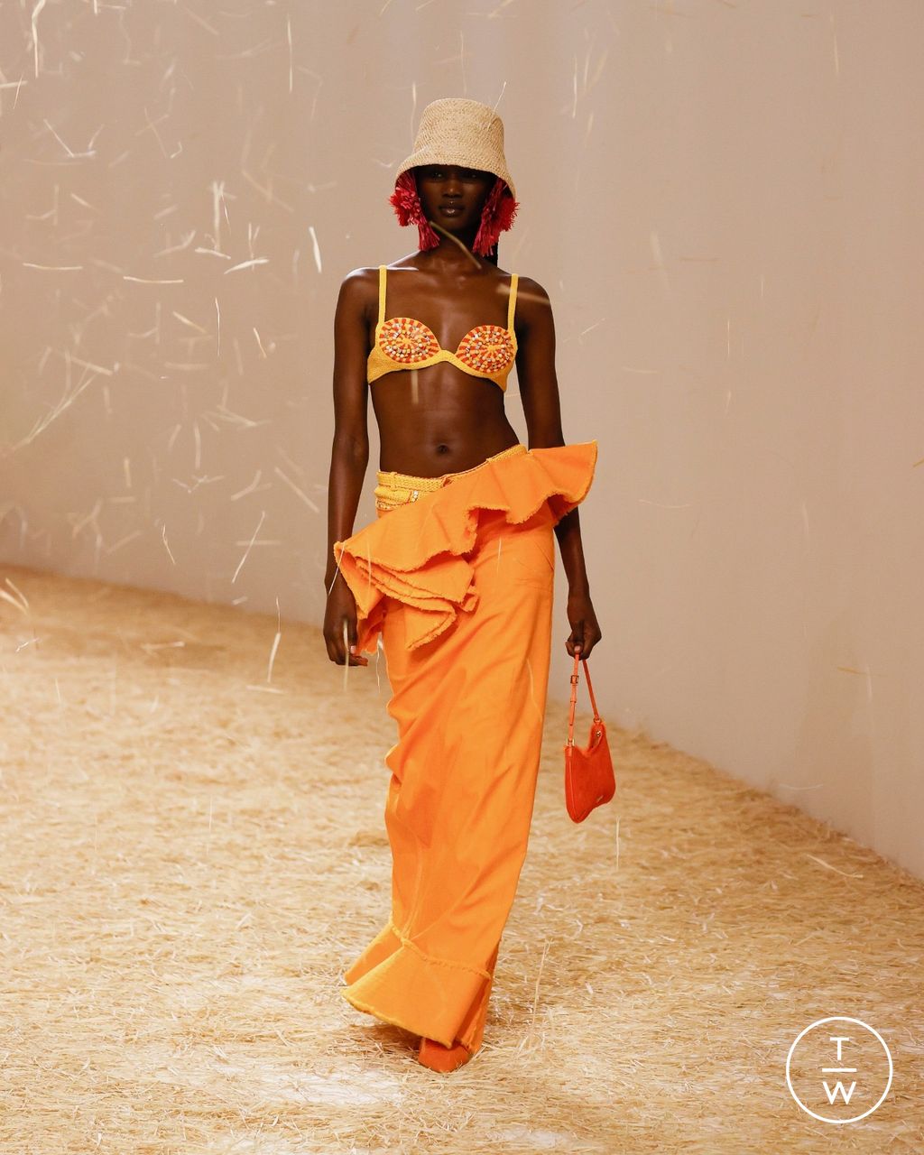 Fashion Week Paris Spring/Summer 2023 look 35 from the Jacquemus collection womenswear