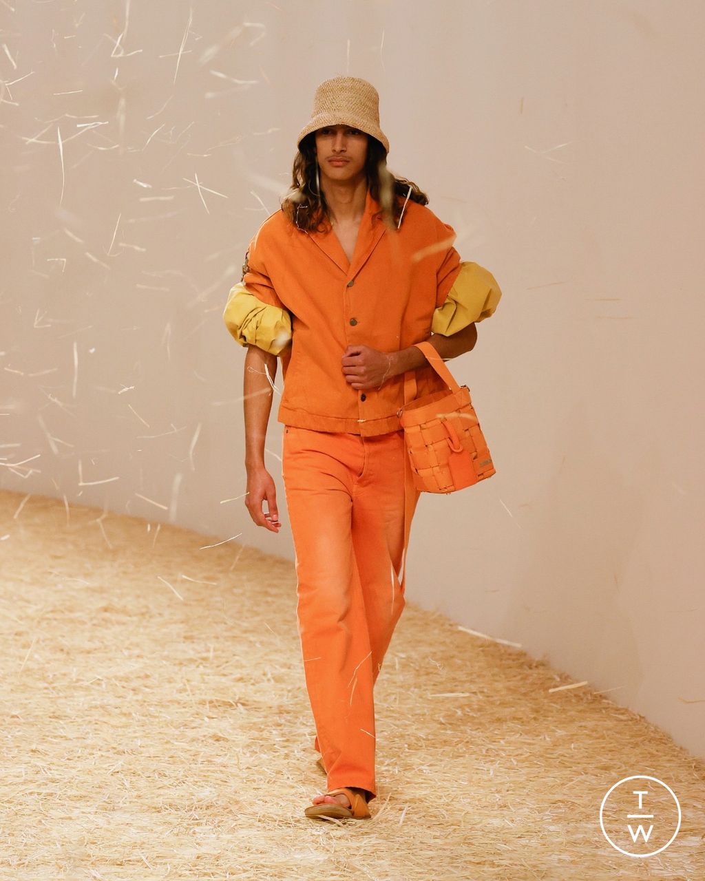 Fashion Week Paris Spring/Summer 2023 look 36 from the Jacquemus collection womenswear