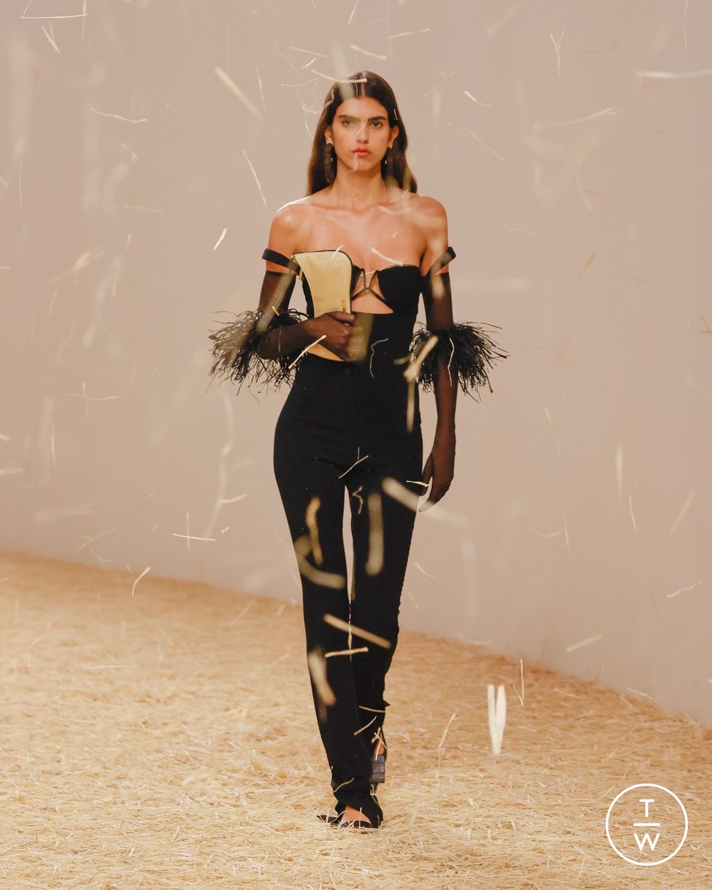 Fashion Week Paris Spring/Summer 2023 look 43 from the Jacquemus collection womenswear