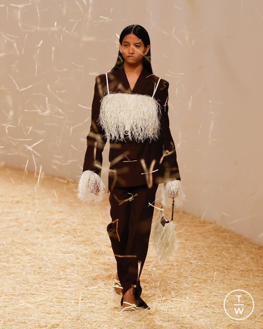 Fashion Week Paris Spring/Summer 2023 look 46 from the Jacquemus collection womenswear