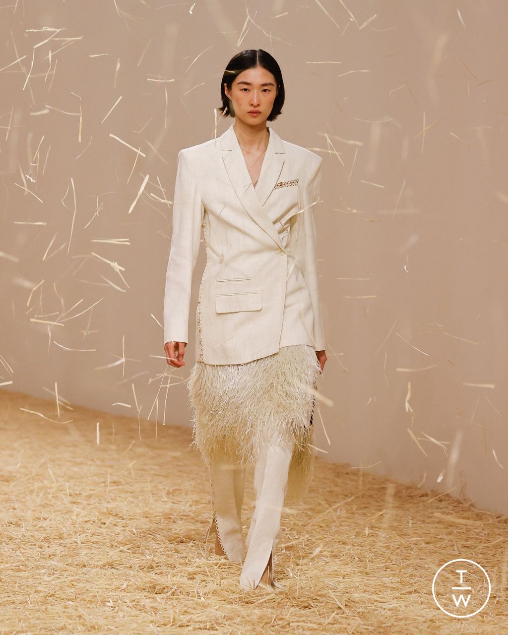 Fashion Week Paris Spring/Summer 2023 look 48 from the Jacquemus collection womenswear
