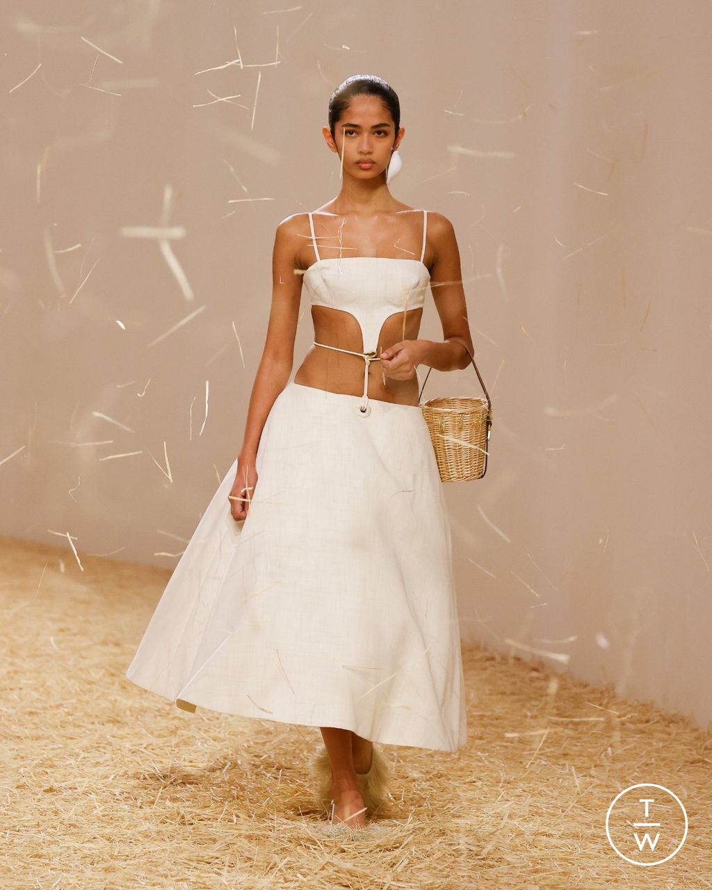 Fashion Week Paris Spring/Summer 2023 look 51 from the Jacquemus collection womenswear