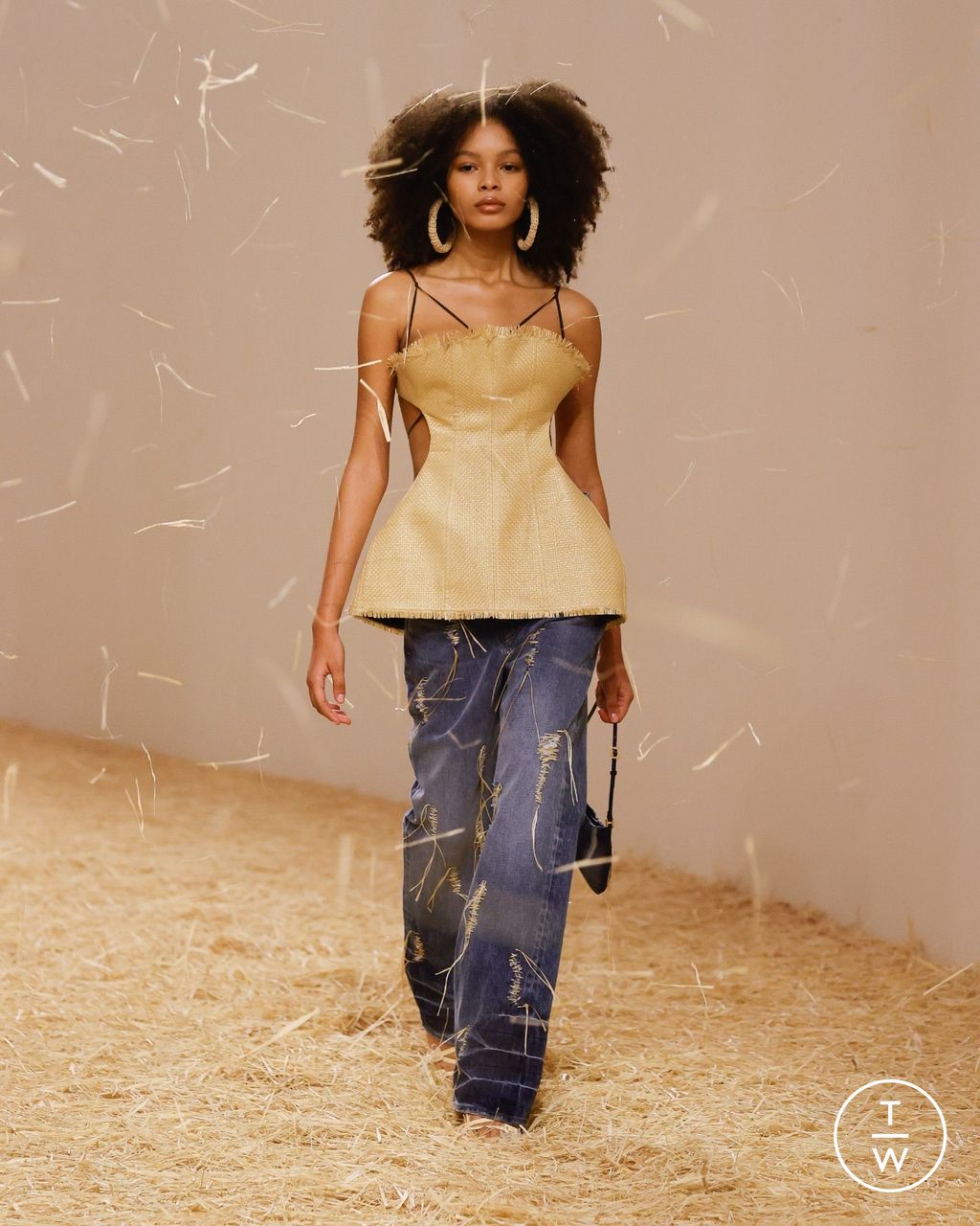 Fashion Week Paris Spring/Summer 2023 look 52 from the Jacquemus collection 女装