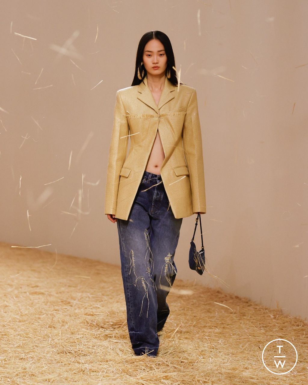 Fashion Week Paris Spring/Summer 2023 look 53 from the Jacquemus collection womenswear