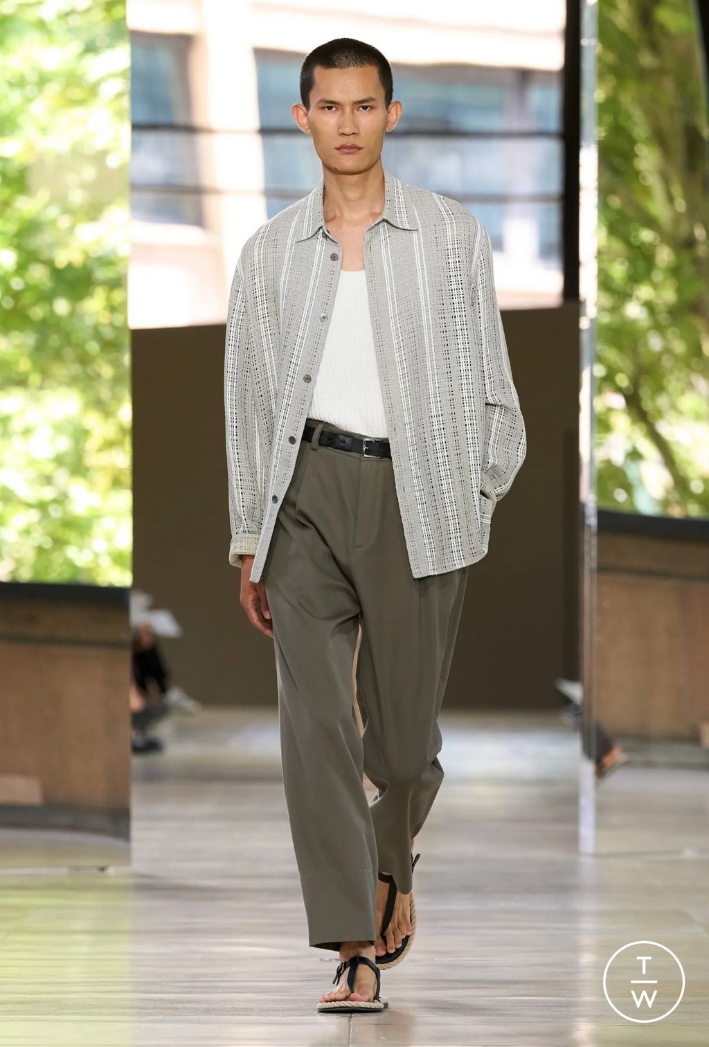 Fashion Week Paris Spring/Summer 2026 look 40 from the Hermès collection menswear