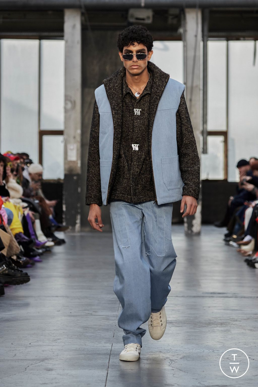 Fashion Week Paris Fall/Winter 2023 look 24 from the Gunther collection menswear