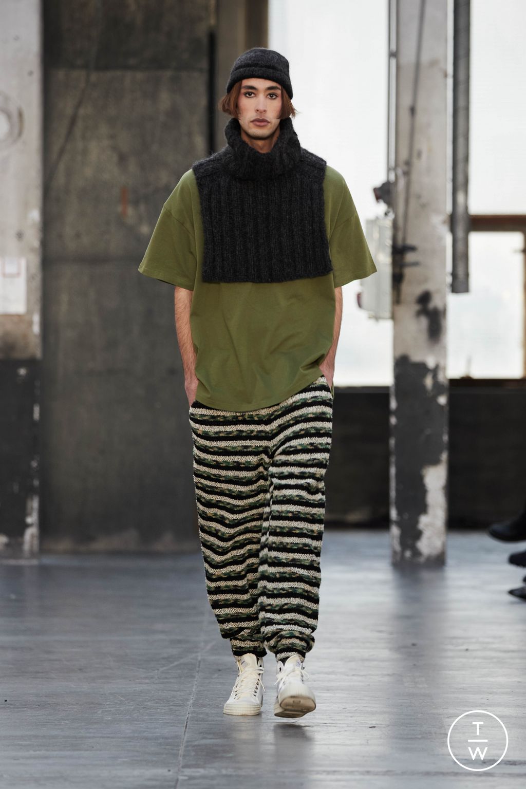 Fashion Week Paris Fall/Winter 2023 look 25 from the Gunther collection menswear