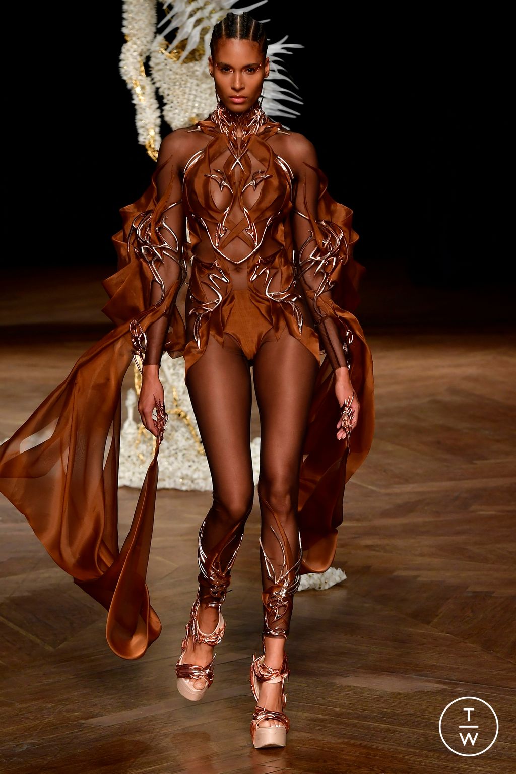 Fashion Week Paris Fall/Winter 2022 look 16 from the Iris Van Herpen collection couture