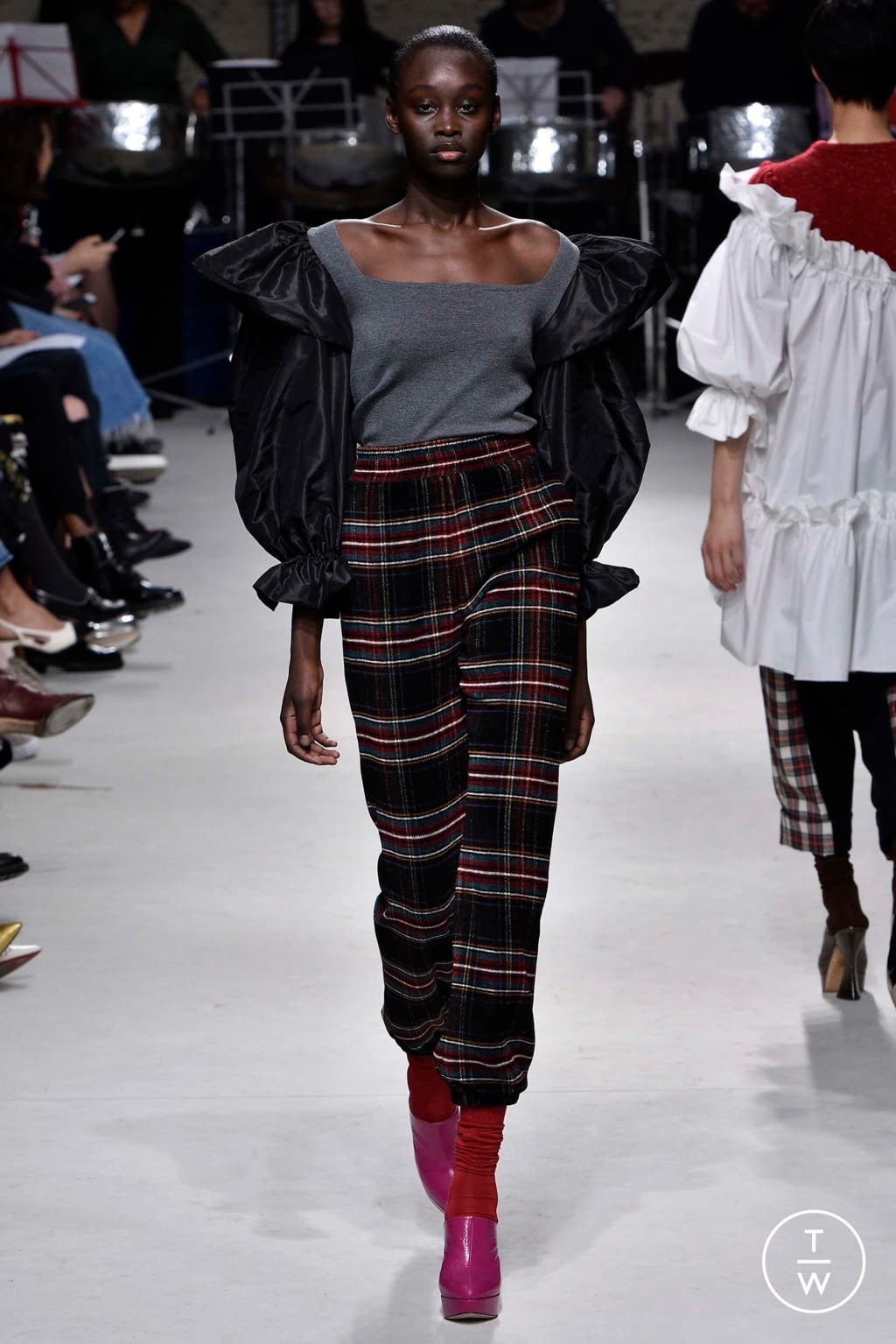Fashion Week London Fall/Winter 2018 look 9 from the Isa Arfen collection womenswear