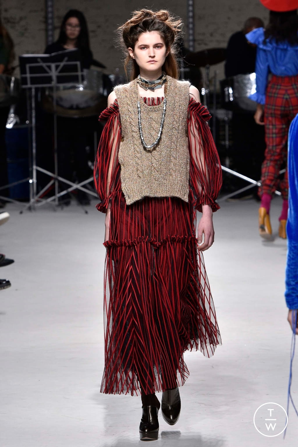 Fashion Week London Fall/Winter 2018 look 14 from the Isa Arfen collection womenswear