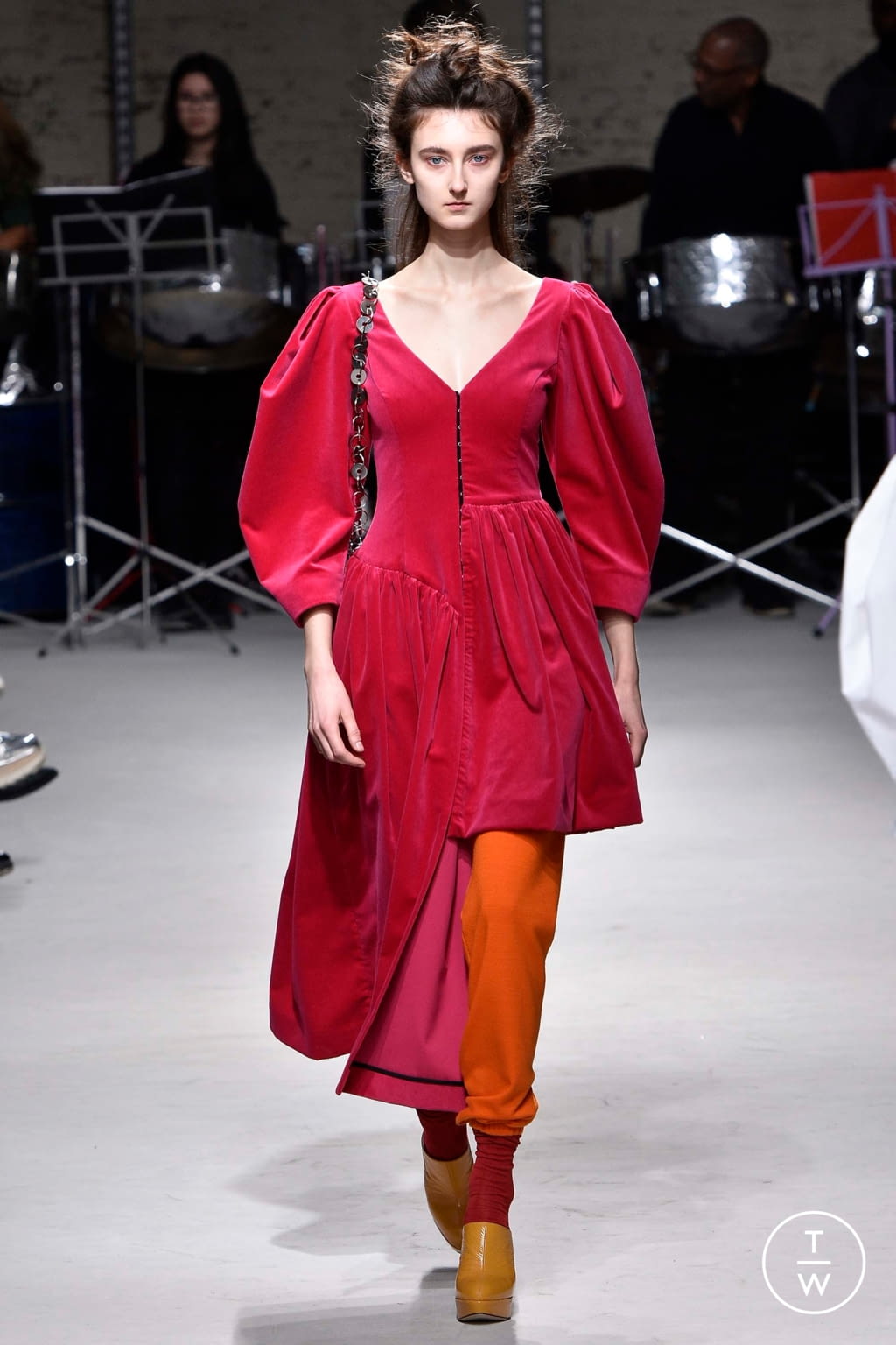Fashion Week London Fall/Winter 2018 look 21 from the Isa Arfen collection womenswear