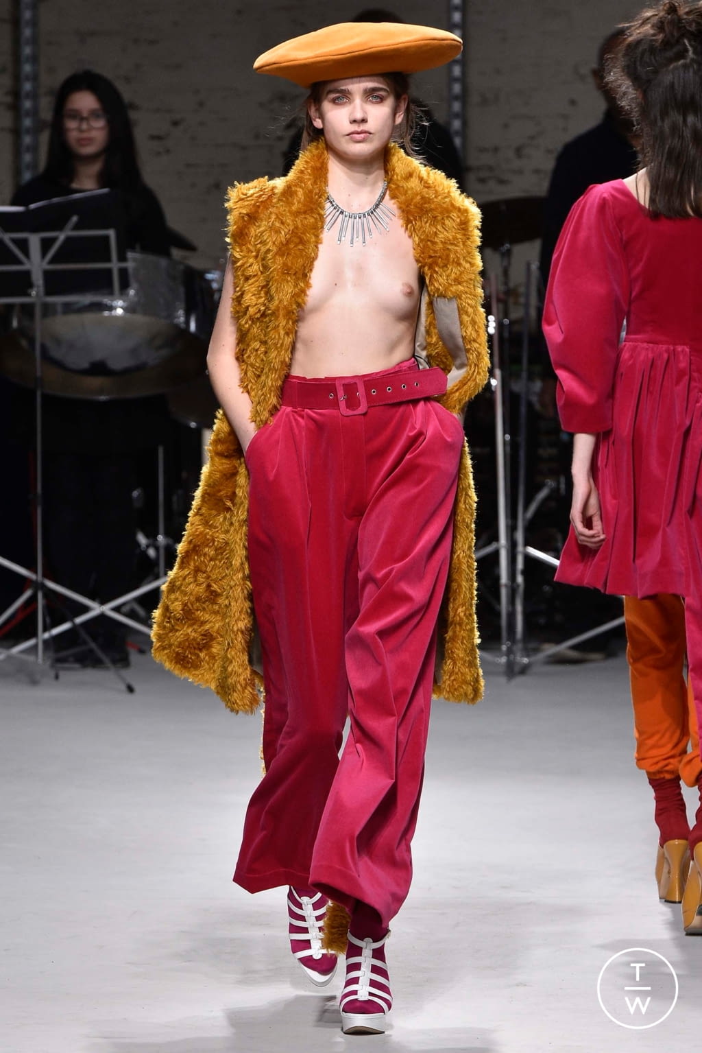 Fashion Week London Fall/Winter 2018 look 23 from the Isa Arfen collection womenswear