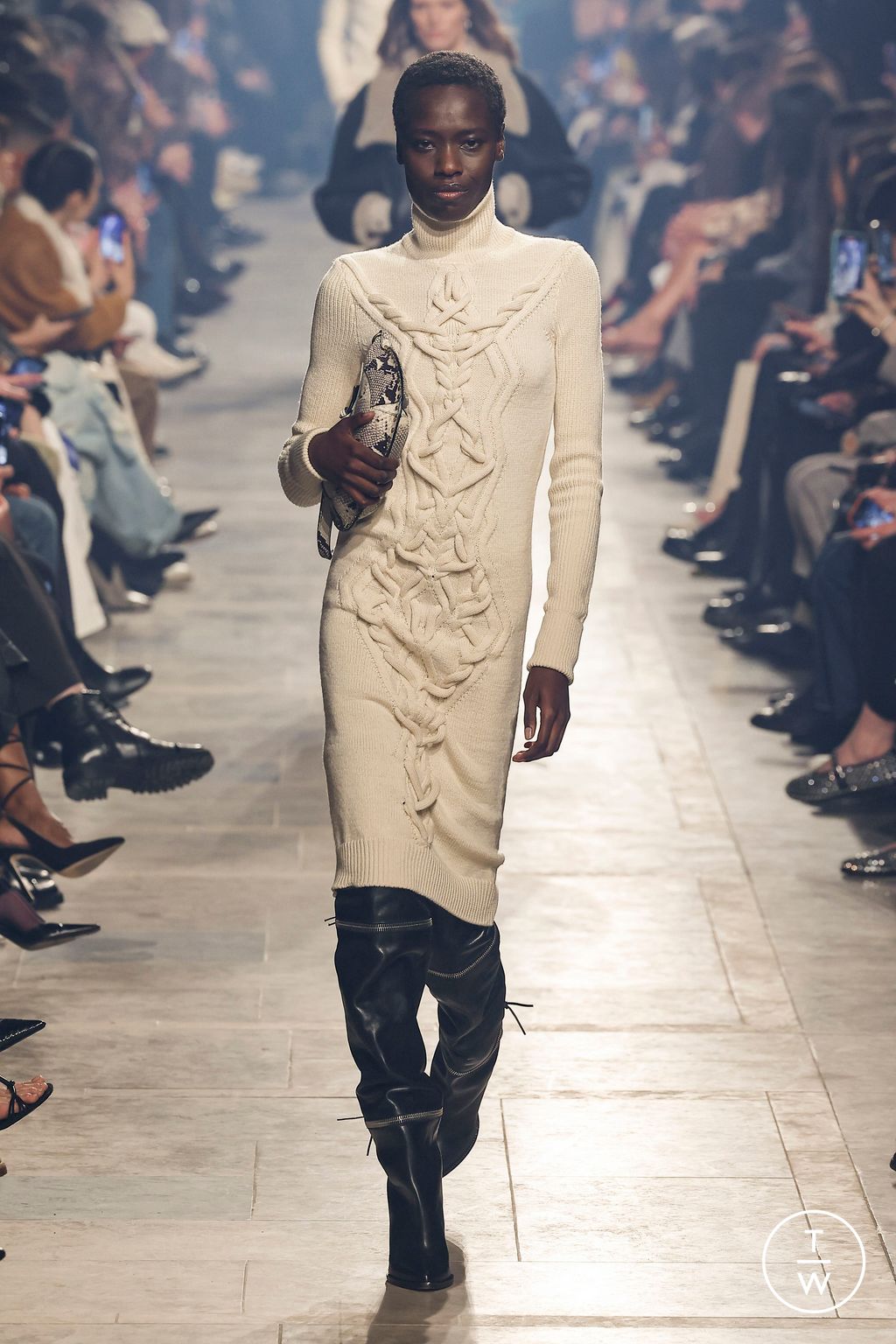 Fashion Week Paris Fall/Winter 2023 look 16 de la collection Isabel Marant womenswear
