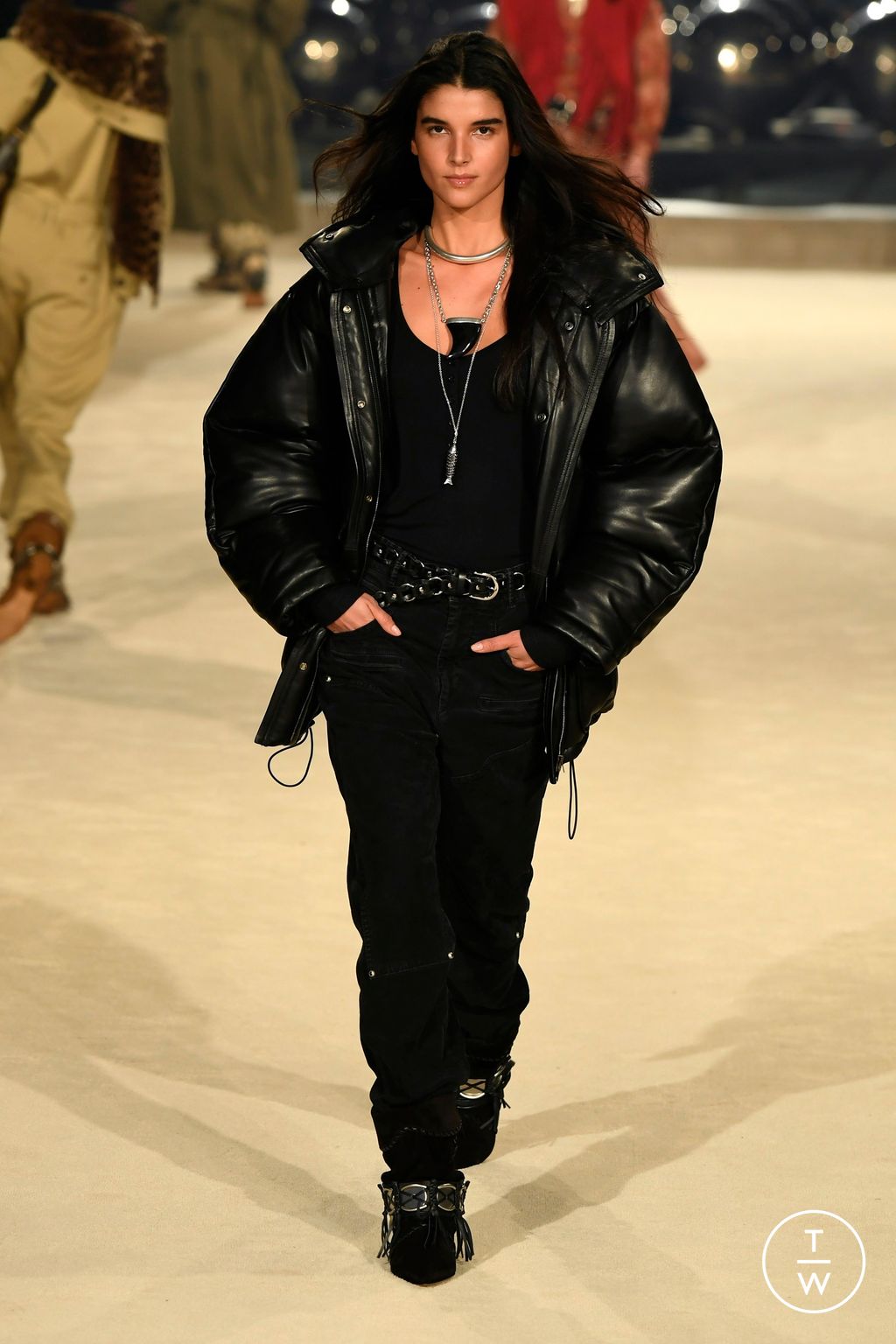 Fashion Week Paris Fall/Winter 2024 look 22 from the Isabel Marant collection 女装