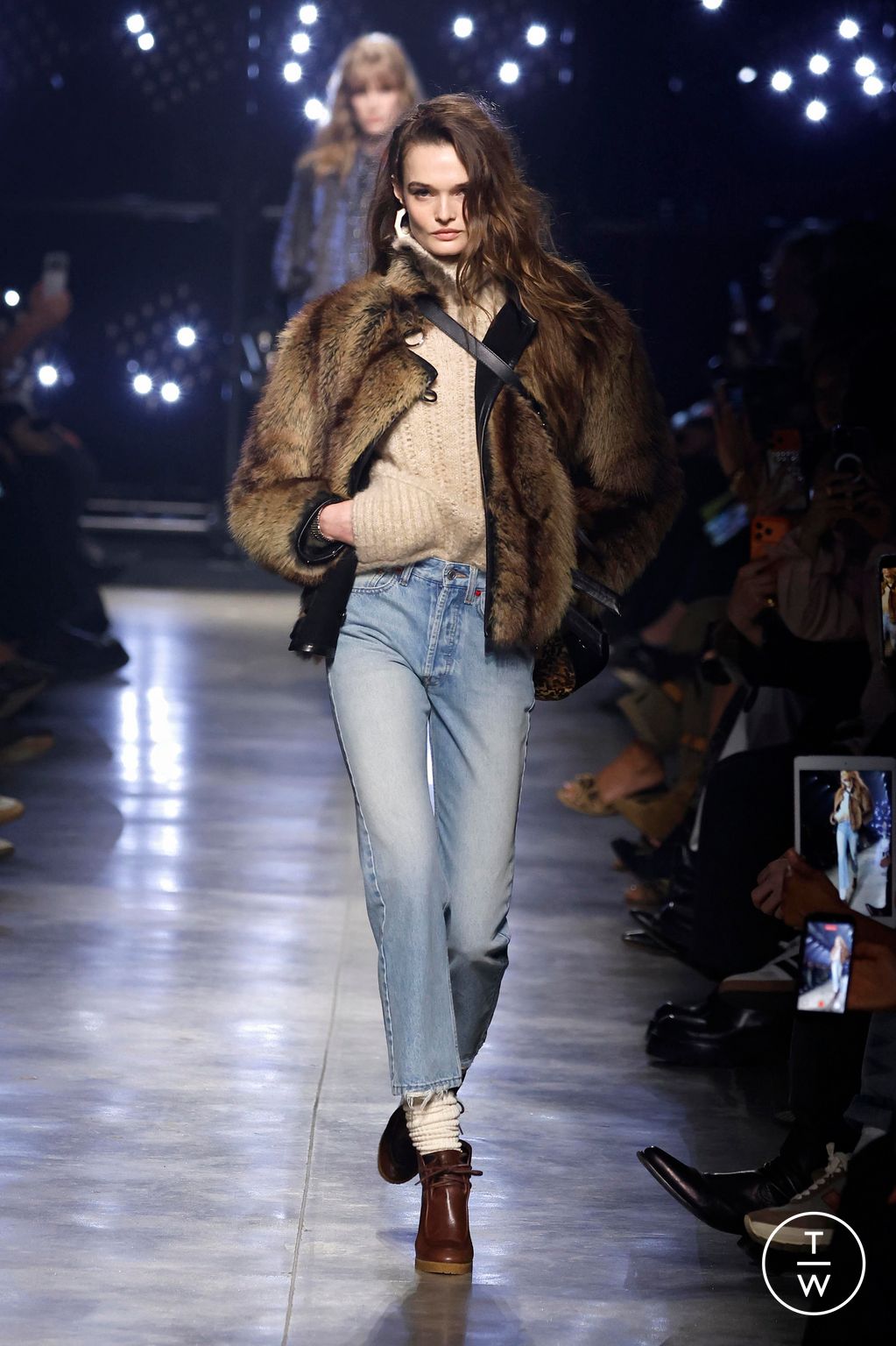 Fashion Week Paris Fall/Winter 2026 look 13 de la collection Isabel Marant womenswear