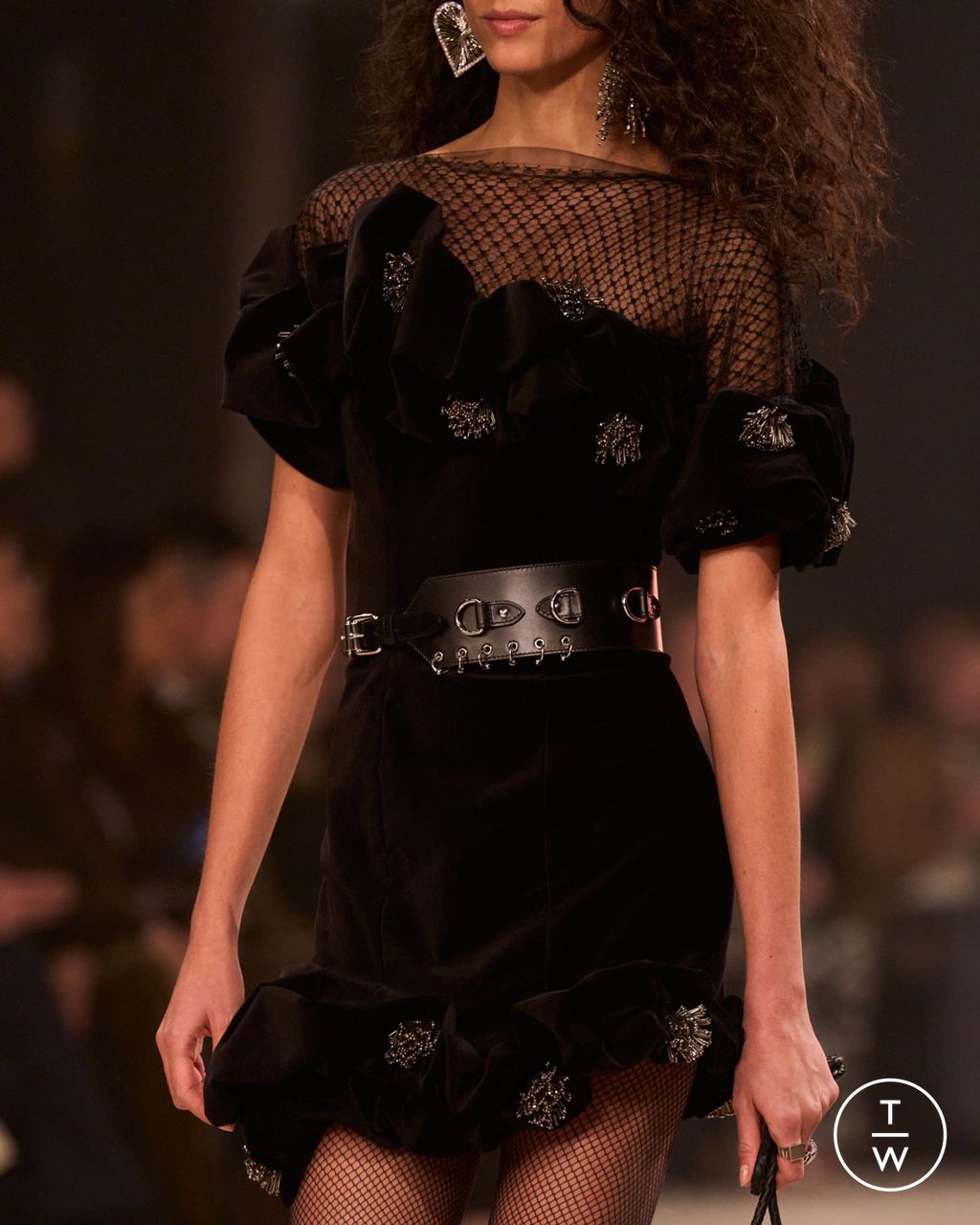 Fashion Week Paris Fall/Winter 2025 look 15 from the Isabel Marant collection womenswear accessories