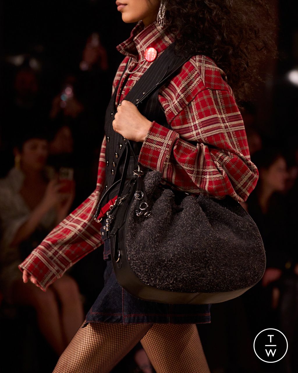 Fashion Week Paris Fall/Winter 2025 look 19 from the Isabel Marant collection womenswear accessories