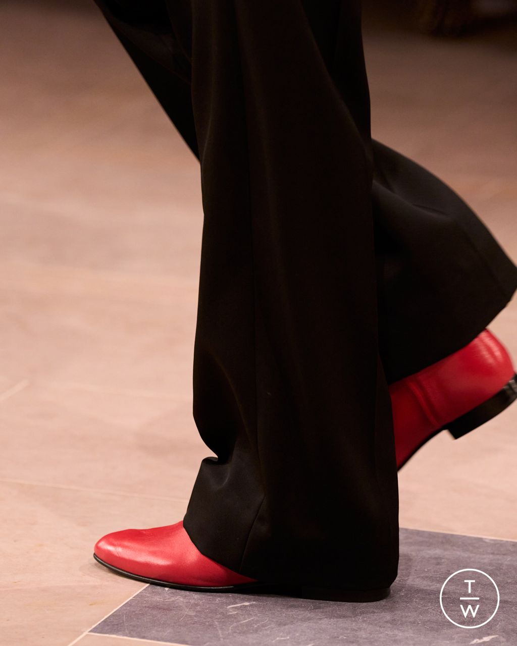 Fashion Week Paris Fall/Winter 2025 look 38 from the Isabel Marant collection womenswear accessories