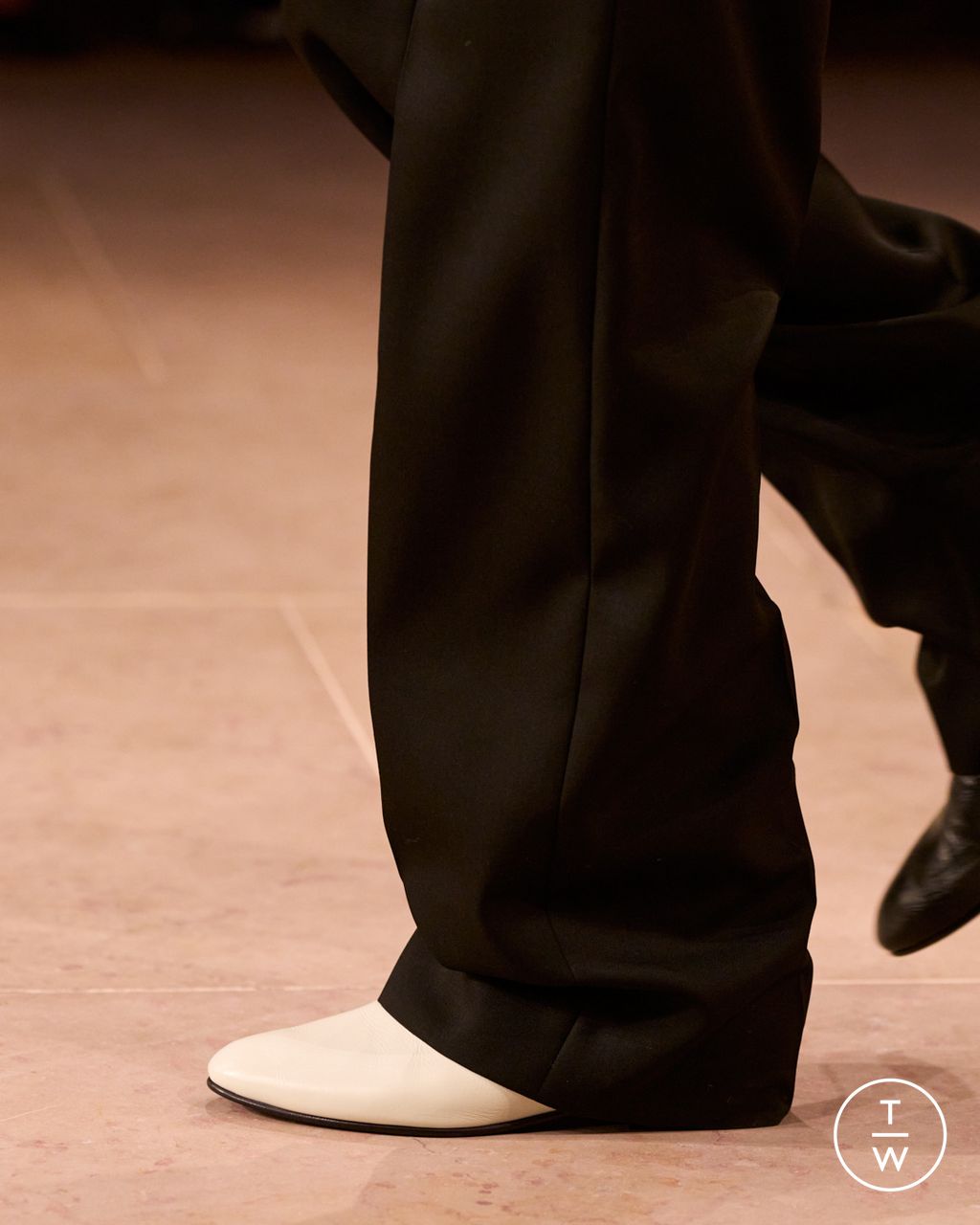 Fashion Week Paris Fall/Winter 2025 look 65 from the Isabel Marant collection womenswear accessories