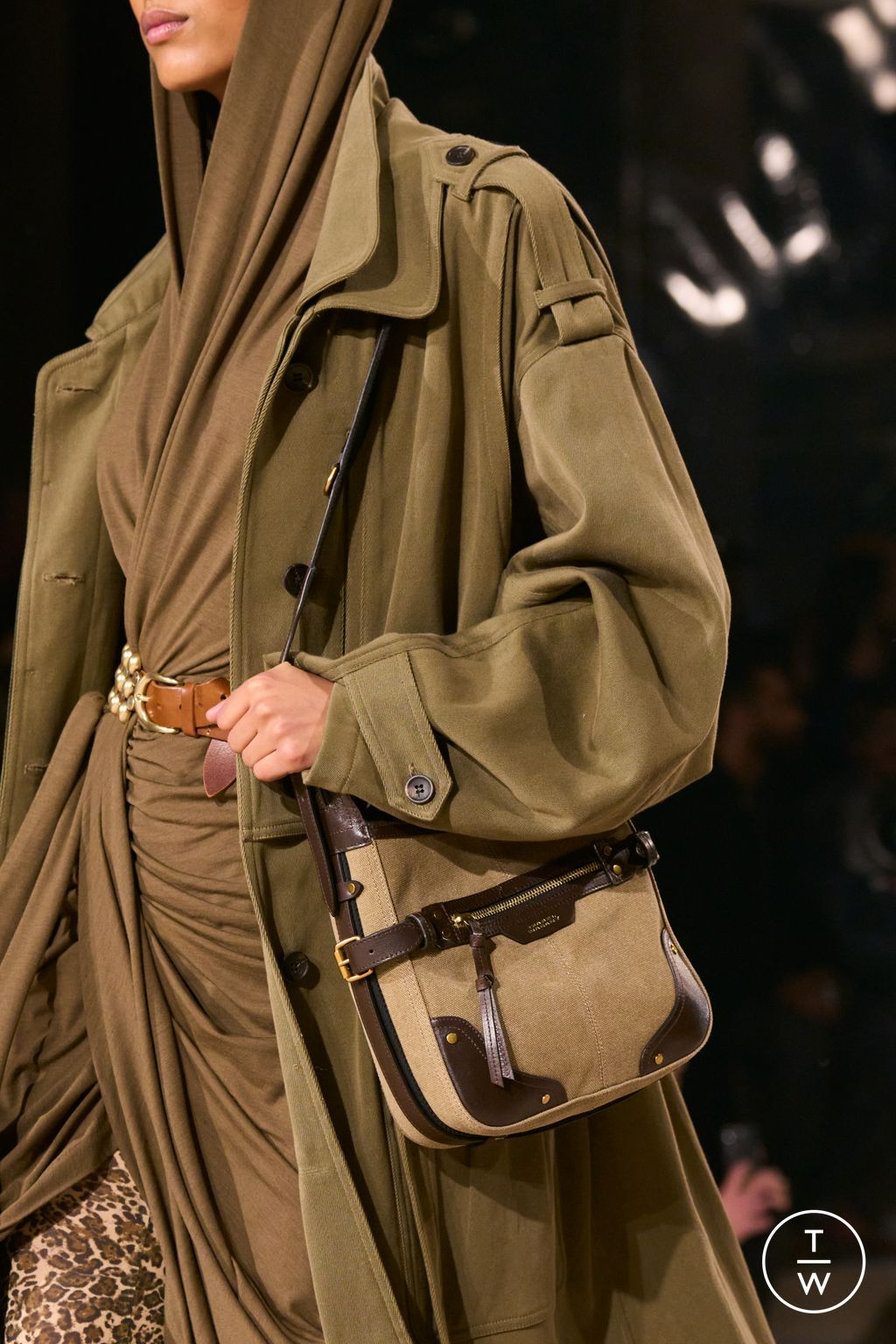 Fashion Week Paris Fall/Winter 2024 look 1 de la collection Isabel Marant womenswear accessories