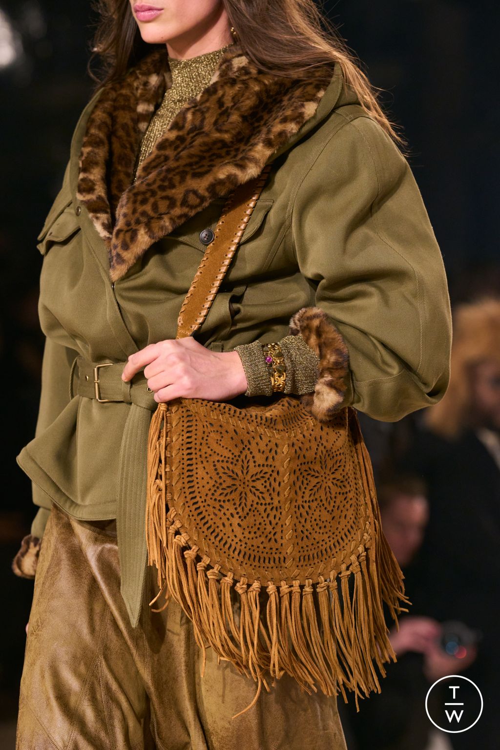 Fashion Week Paris Fall/Winter 2024 look 7 from the Isabel Marant collection 女装配饰